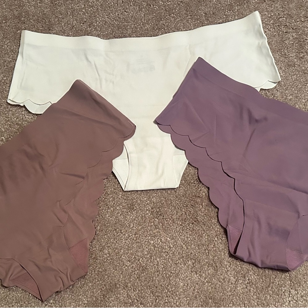 Scalloped Edge Seamless Panties Set